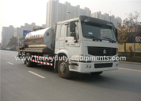 China Transporte o tipo montado petroleiro líquido do asfalto com o de 5 toneladas Output bomba/H fornecedor