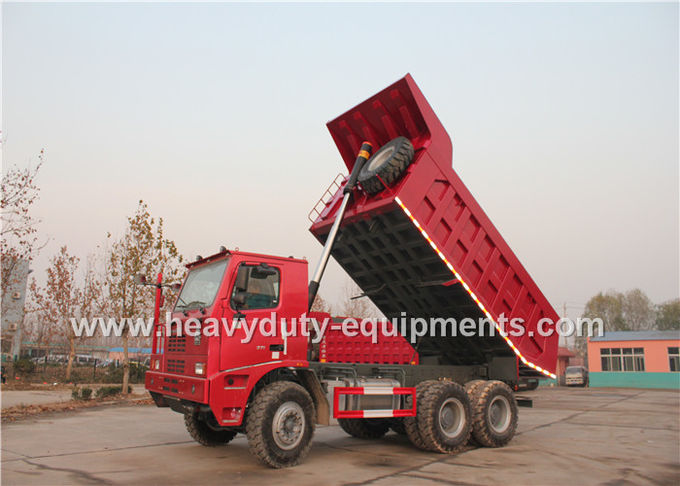 O caminhão basculante de 70 toneladas da mineração 6x4 com as 10 rodas 6x4 que conduzem HOWO modelo marca