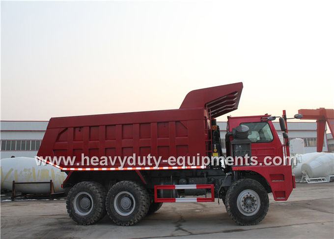 O caminhão basculante de 70 toneladas da mineração 6x4 com as 10 rodas 6x4 que conduzem HOWO modelo marca